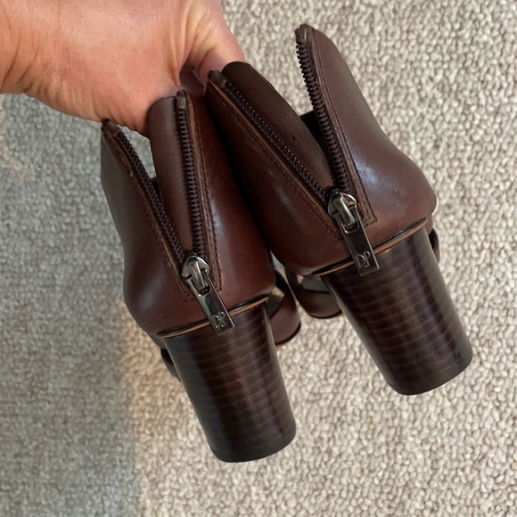 - Donald J. Pliner Jenkin brown wedge sandal size 8 - Picture 5 of 14